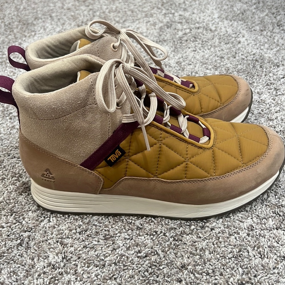 Barely worn! Practically bought them & forgot about them